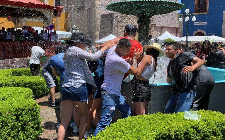 Sábado de Gloria: cuál es el origen de la tradición de mojarse este día - El Sol de Hidalgo | Noticias Locales, Policiacas, sobre México, Hidalgo y el Mundo