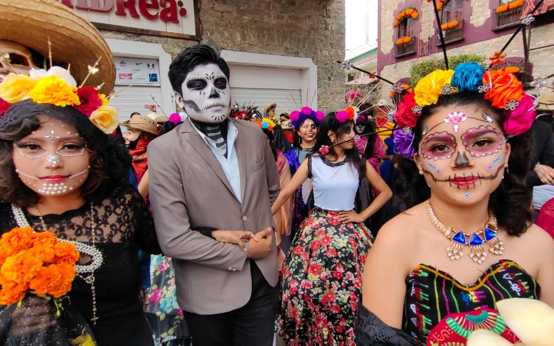 Colorido desfile y demostración de cuadrillas del Cecyteh de Huejutla - El  Sol de Hidalgo | Noticias Locales, Policiacas, sobre México, Hidalgo y el  Mundo